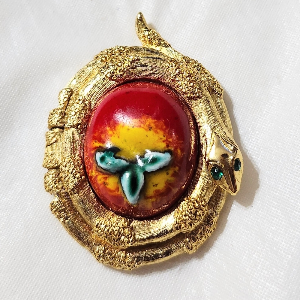 Vtg 1970s  Fuller Brush Company Garden of Eden  Perfume Solid Pendant Full